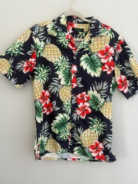 Year In Year Out Short Sleeve Hawaiian Black Shirt Floral Pineapple
 Shirt S